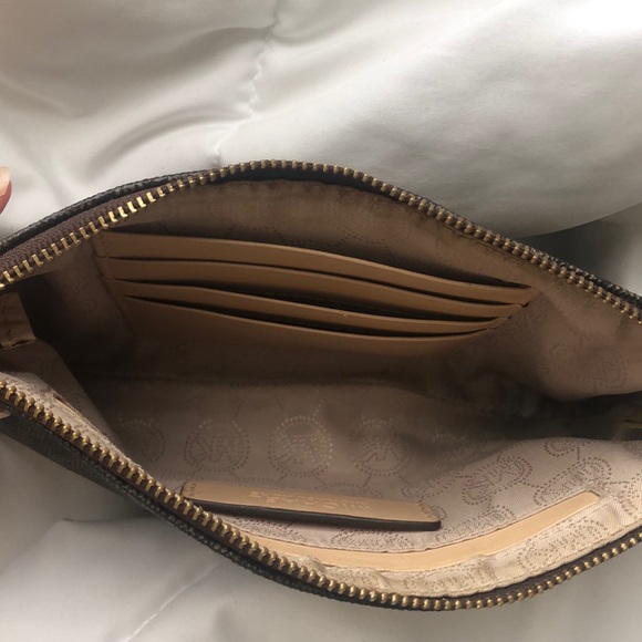 MICHAEL KORS wristlet - Picture 2 of 2